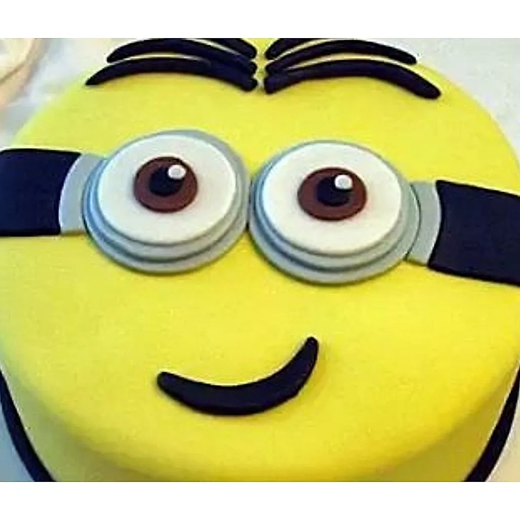 Minion Cake thumbnail 2