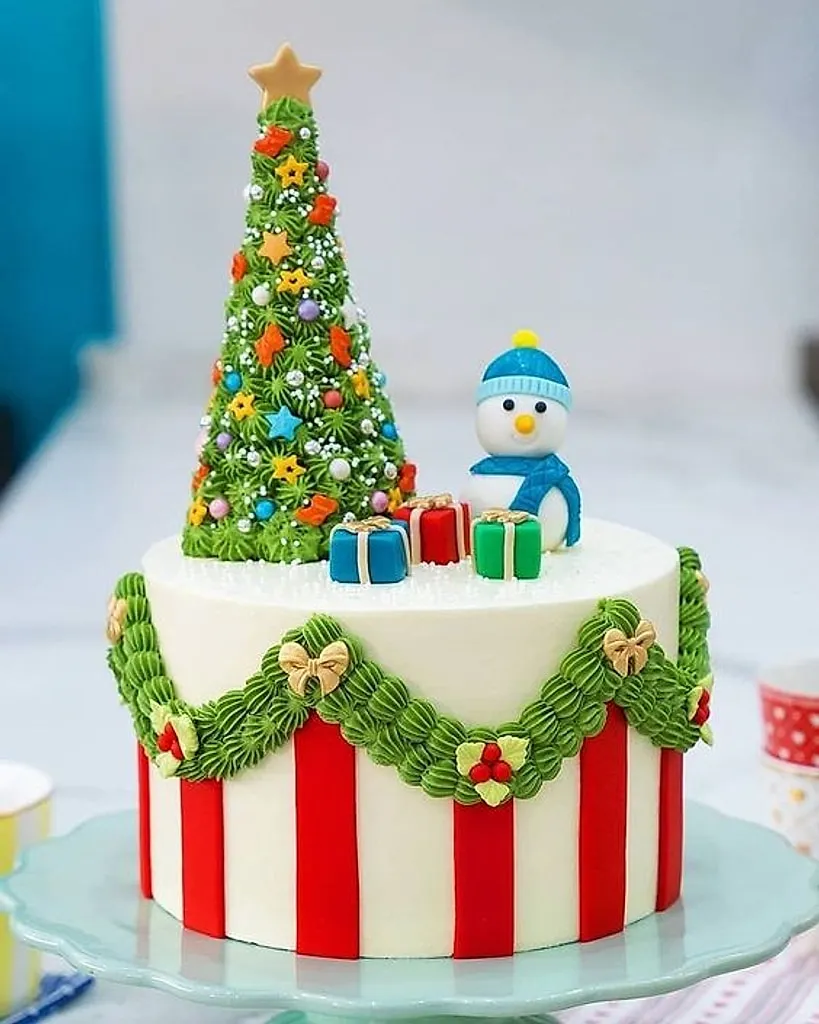 Elegant Christmas Cake